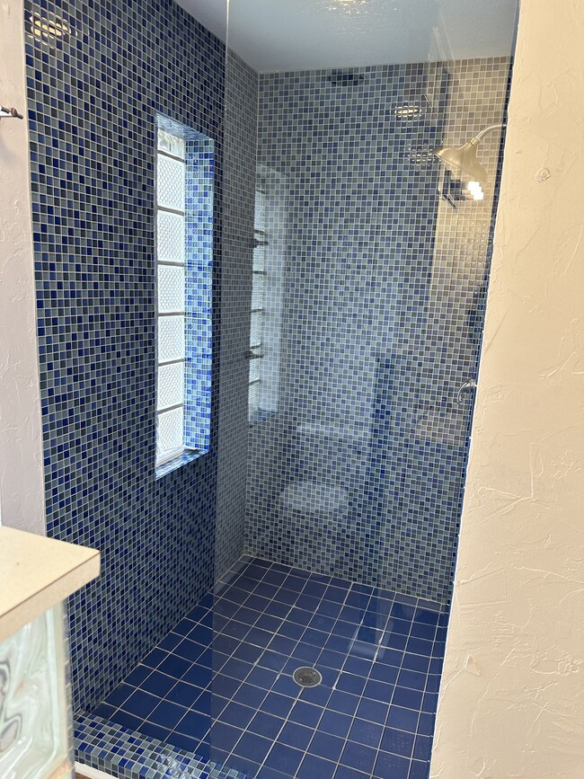 Building Photo - 8655 Ashcroft Ave