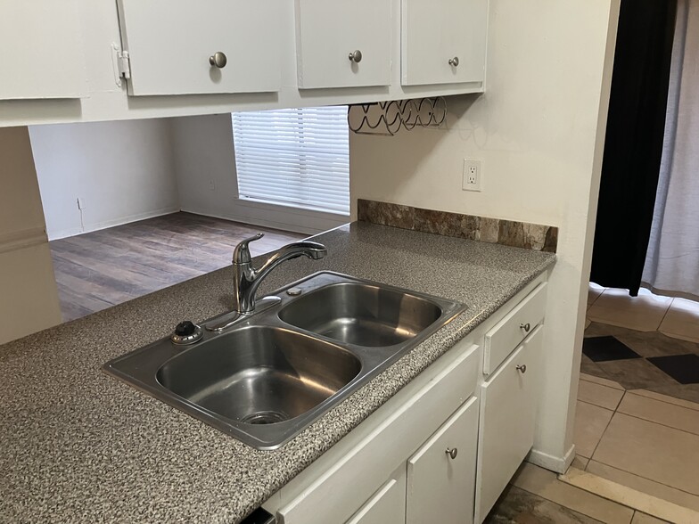 Building Photo - 5664 Los Gatos Dr