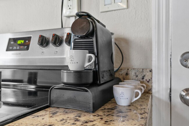 Equipped Kitchen with Kettle & Coffee Machine with Pods - 2702 Perrin Dr