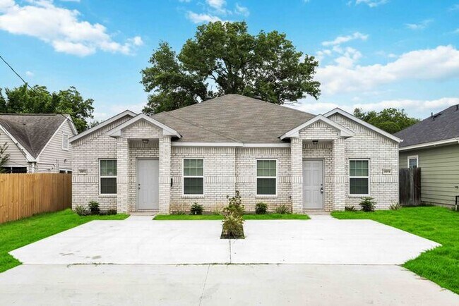 Primary Photo - Charming 2 beds 2 baths in Houston!