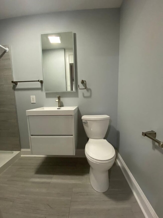 Building Photo - 378 Orchard St