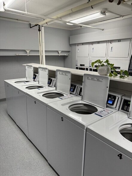 Building Photo - 112 Pinckney St