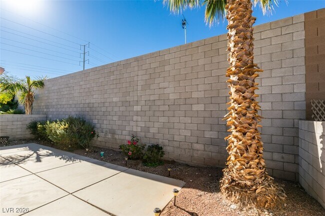 Building Photo - 193 Crown Imperial St