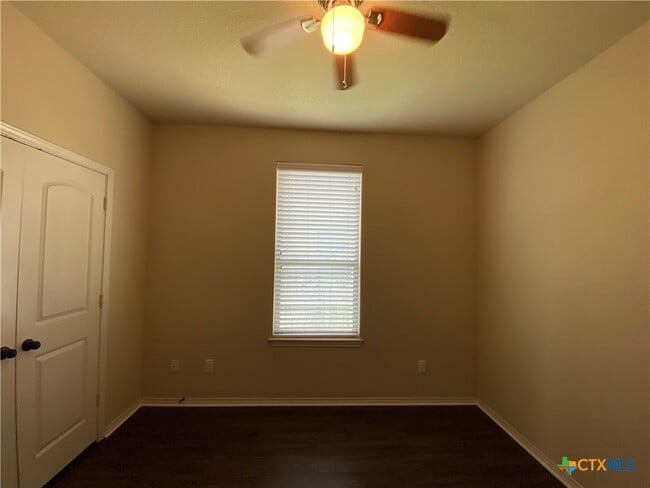 Building Photo - 506 Creekside Cir