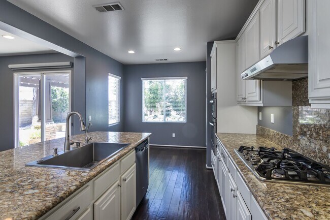 Building Photo - 28031 Alta Vista Ave