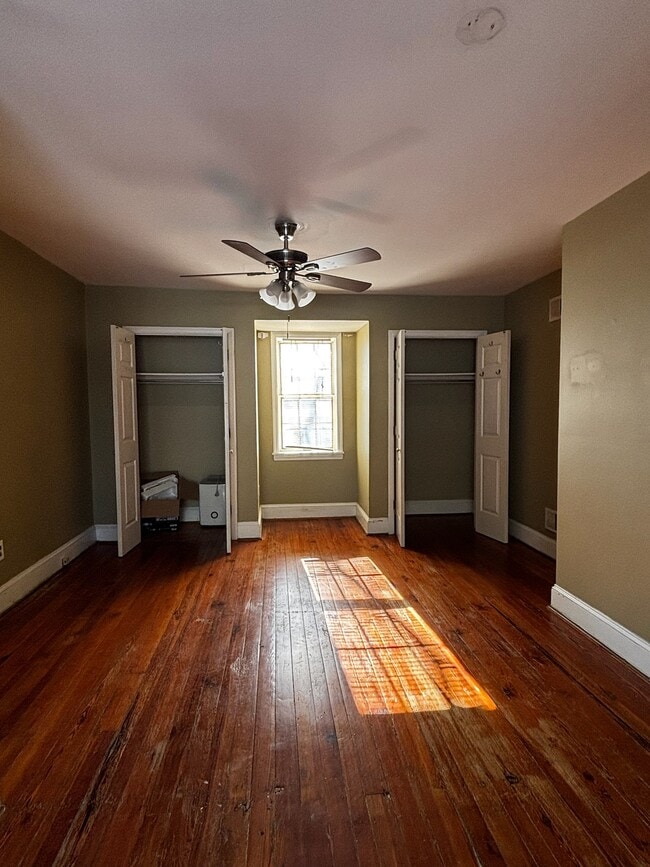 Building Photo - 807 W 10th St