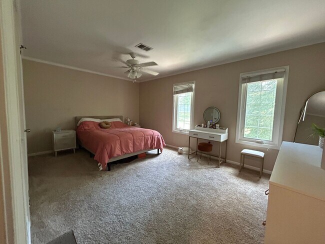 Building Photo - 4876 Weatherhill Dr