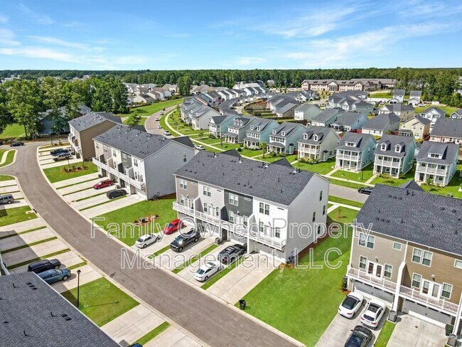 Building Photo - 162 Yorkshire Dr