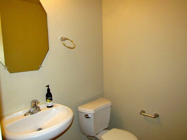 Building Photo - 21315 Bella Mountain Dr