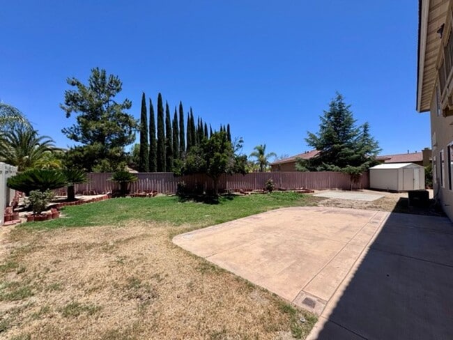 Building Photo - Murrieta Home with 6 Bedrooms plus a Bonus...