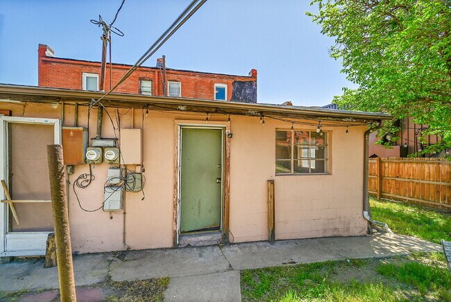 Building Photo - $2,245 - 2 Bed, 2 Bath Townhome in Great D...