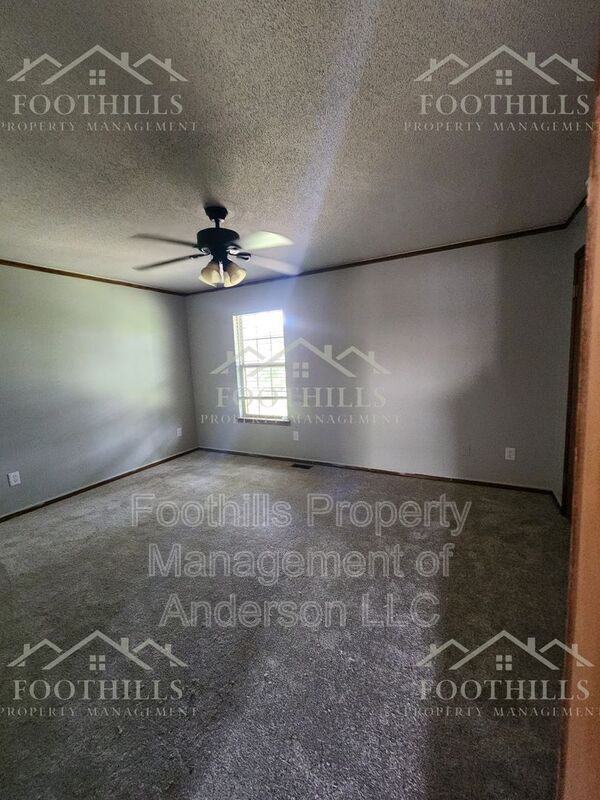 Building Photo - 413 Nelson Dr