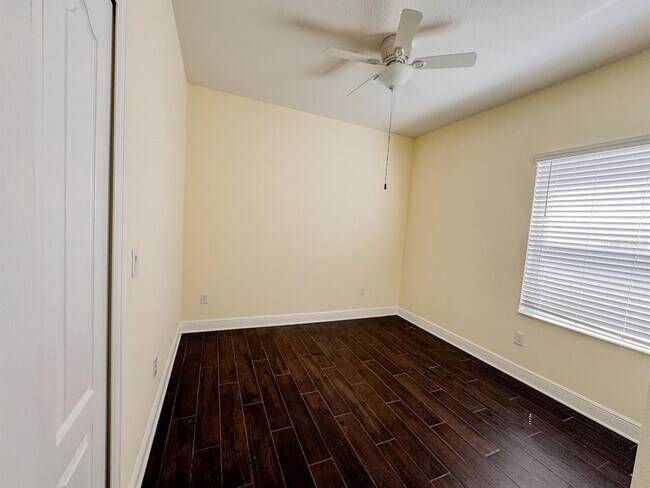 Building Photo - 3520 Woodmont Dr