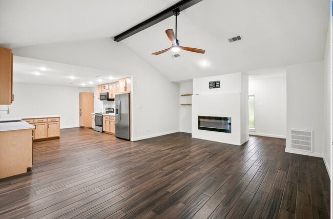 Building Photo - 201 San Saba St