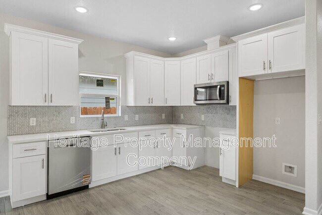 Building Photo - 109 Remolino