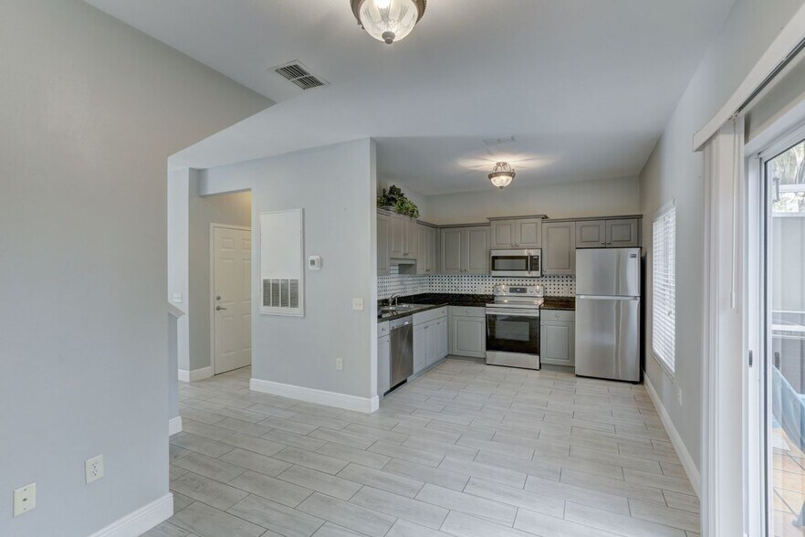 Building Photo - 7686 Plantation Cir