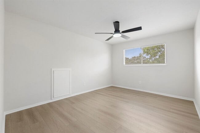 Building Photo - 16615 Glamis Ln