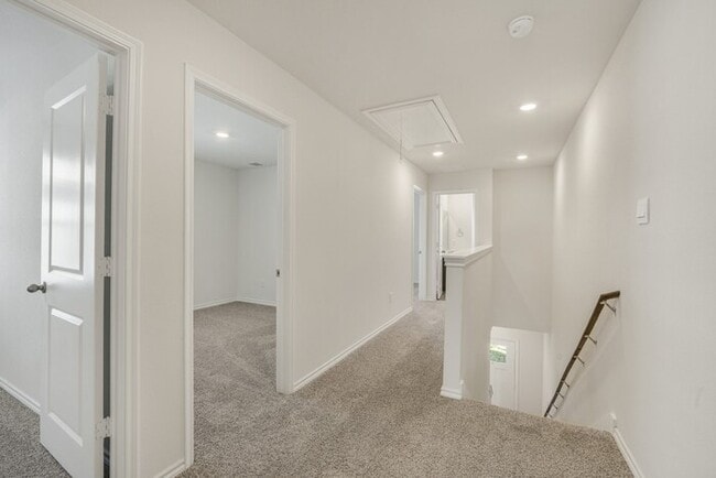Building Photo - 322 Tall Cedar Wy