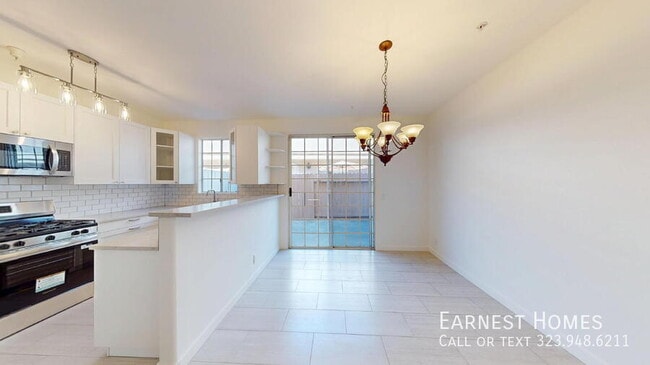 Building Photo - 18347 Saticoy St