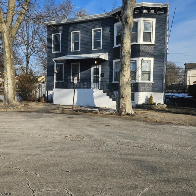 Building Photo - 314 N Park St