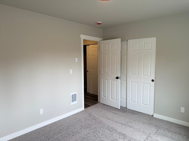 Building Photo - 4937 Sleater Kinney Rd NE