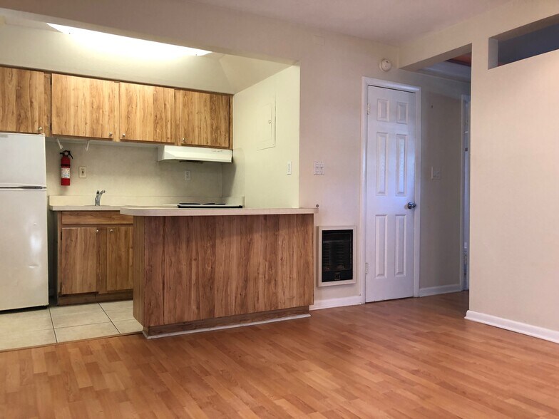 Building Photo - 421 S Hyer Ave
