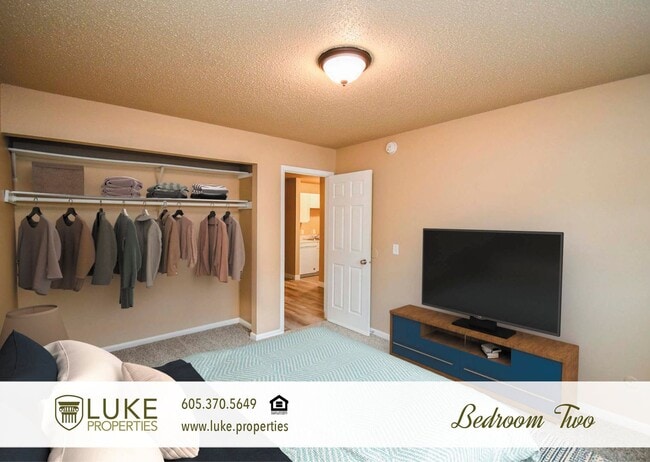 Building Photo - 405 S Sycamore Ave