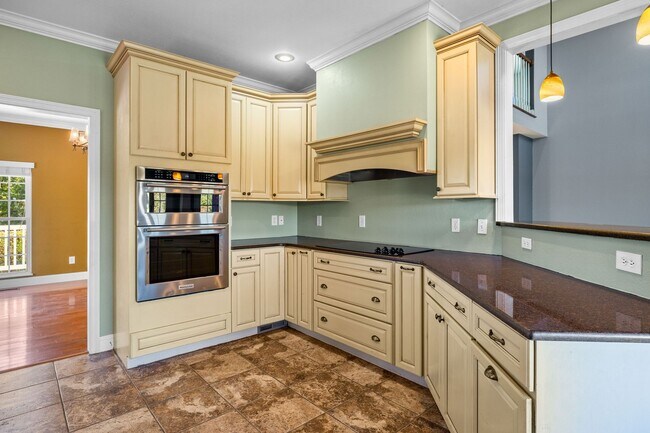 Building Photo - Greenback 37742 - 4 bedroom, 4.5 bath home...
