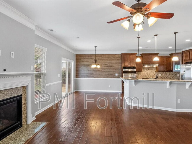 Building Photo - 5045 Fenwick Ct