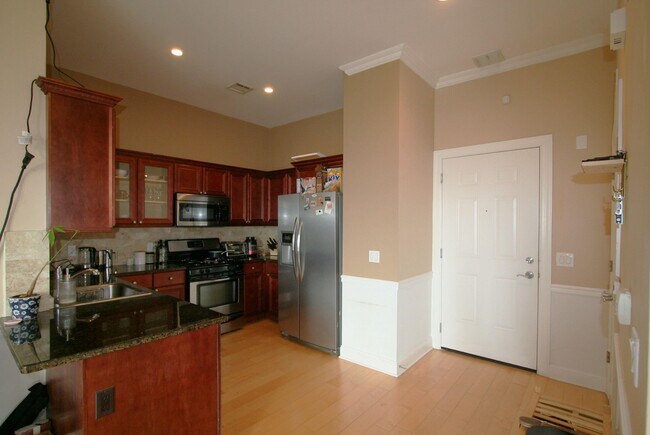 Building Photo - 769 Montgomery St