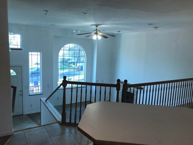 Building Photo - SPACIOUS 4BD/3BA SOUTH HILL HOME | 2-CAR GARAGE | FENCED YARD | W/D INCLUDED