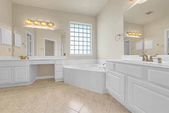 Building Photo - 9635 Empress Crossing Dr