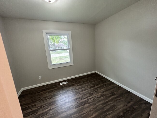Building Photo - 2803 Willowpark Dr