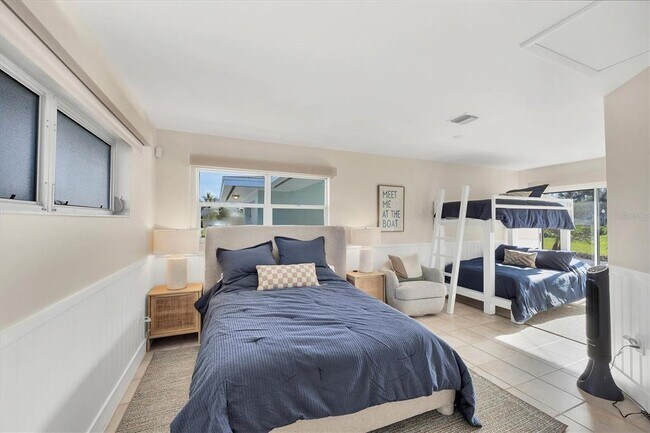 Building Photo - 550 Gaspar Dr