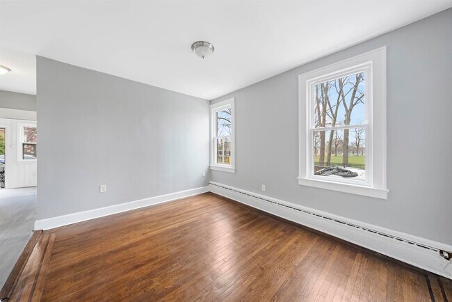 Building Photo - 152 Bentley Ave