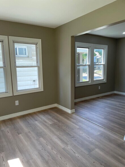 Building Photo - 1615 Lawton Ave