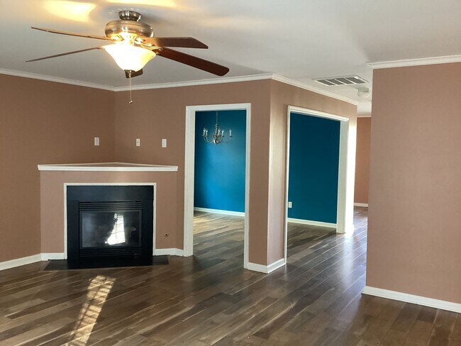 Building Photo - 116 Rosecliff Cir