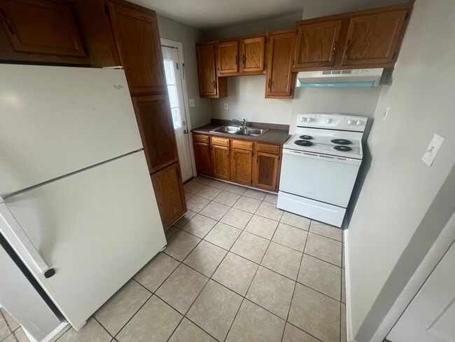 Building Photo - Lease option to buy