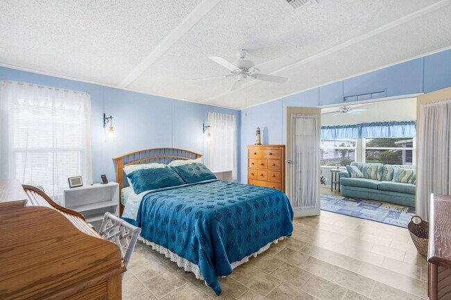 Building Photo - Furnished 2BR/2BA Home in Jamaica Bay Vill...