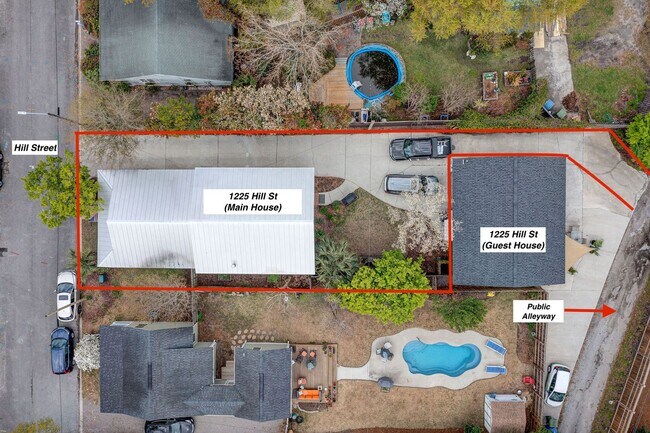 Building Photo - Midtown Rental in Forest Hills