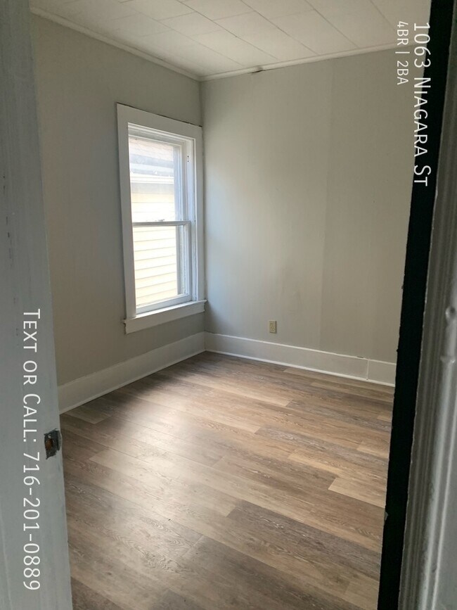 Building Photo - 1063 Niagara St
