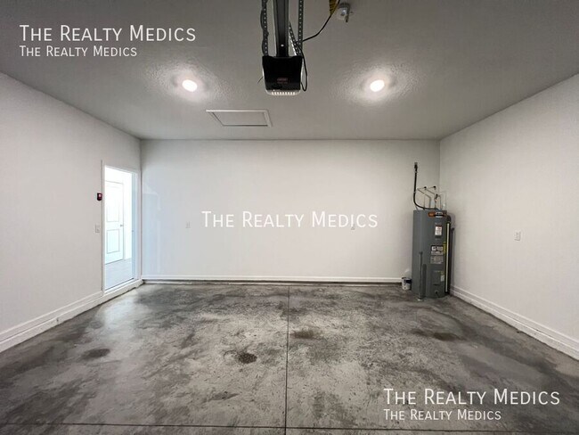 Building Photo - 9301 SW 58th Cir