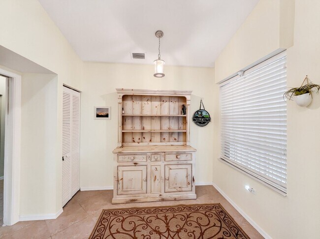 Building Photo - 8175 Celeste Dr