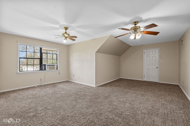 Building Photo - Check Out this 3 bed 2 bath!!