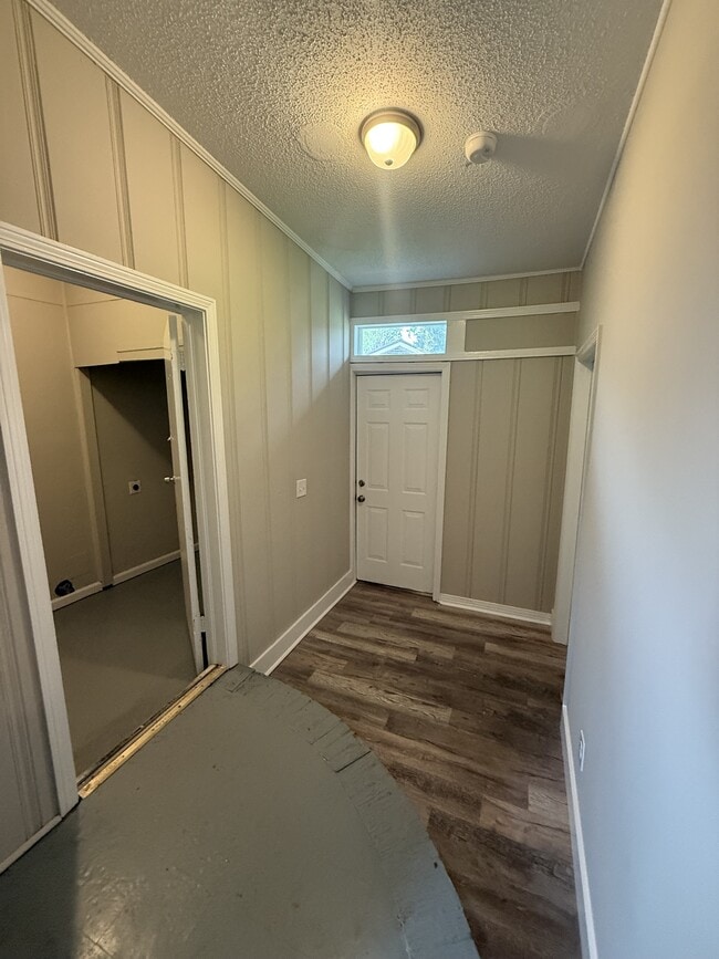 Building Photo - 913 Daniel Cir