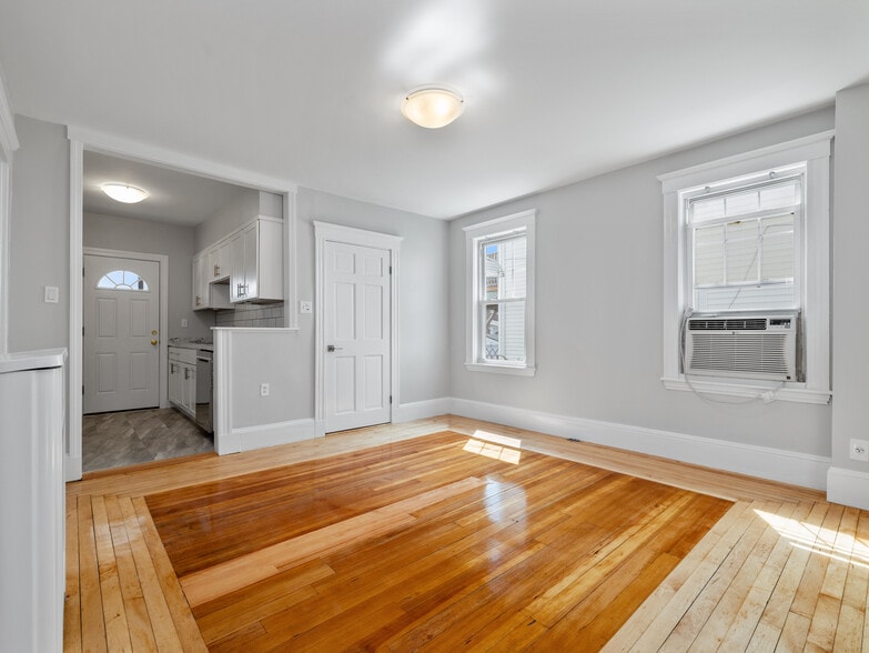 Primary Photo - 16 Windsor Rd