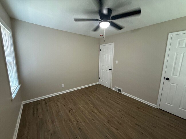 Building Photo - Renovated 3-Bedroom Home – We Welcome Sect...