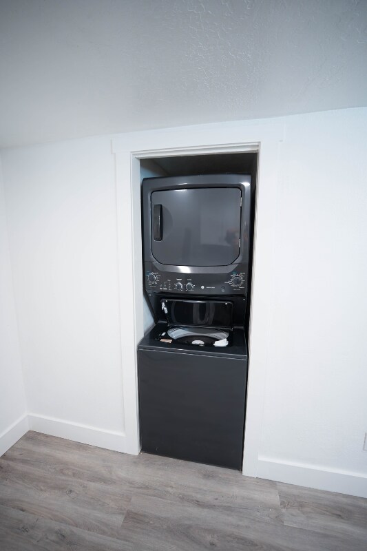 Building Photo - 2550 Highland Dr