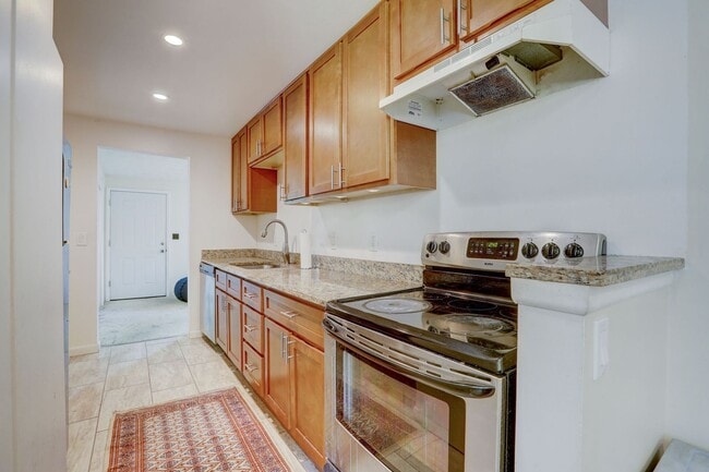 Building Photo - 930 35th St