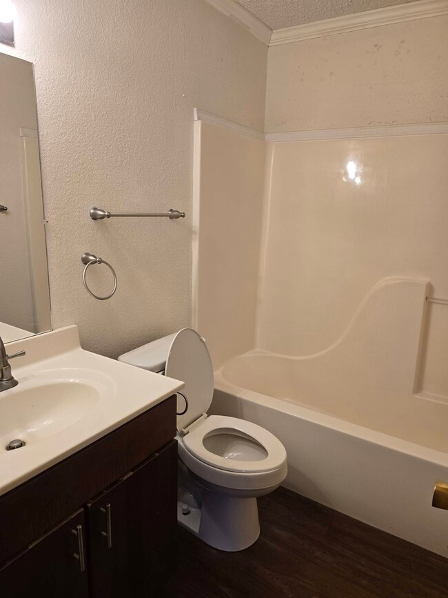 Building Photo - 401 Country Villa Ln